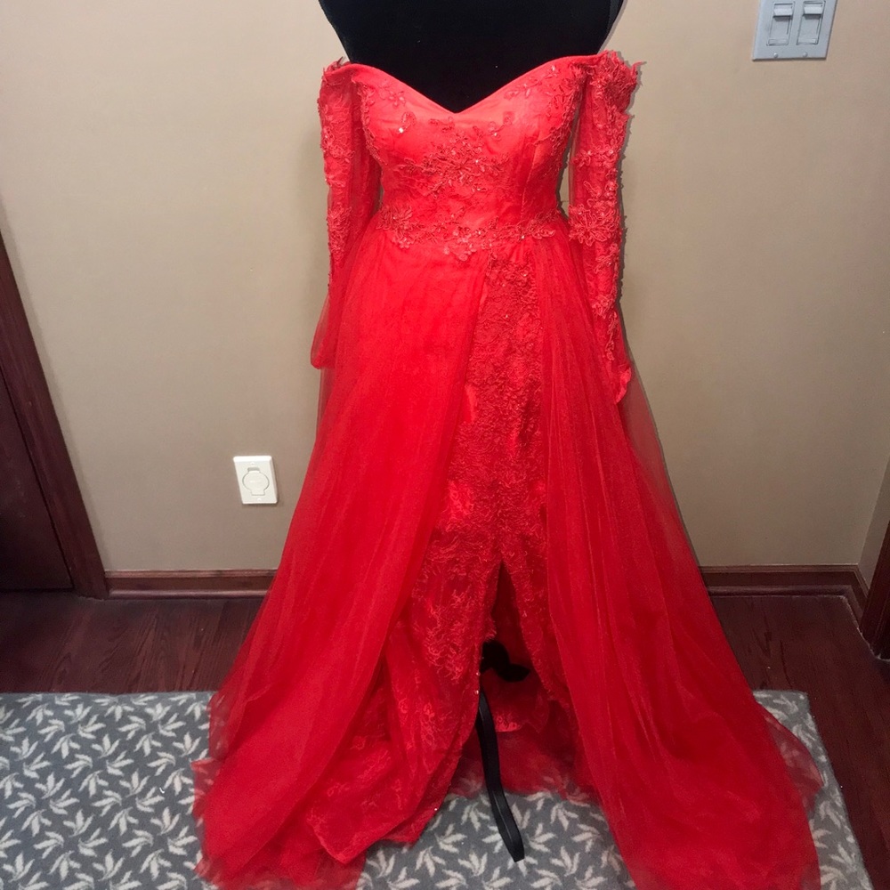 Gorgeous dress / gown